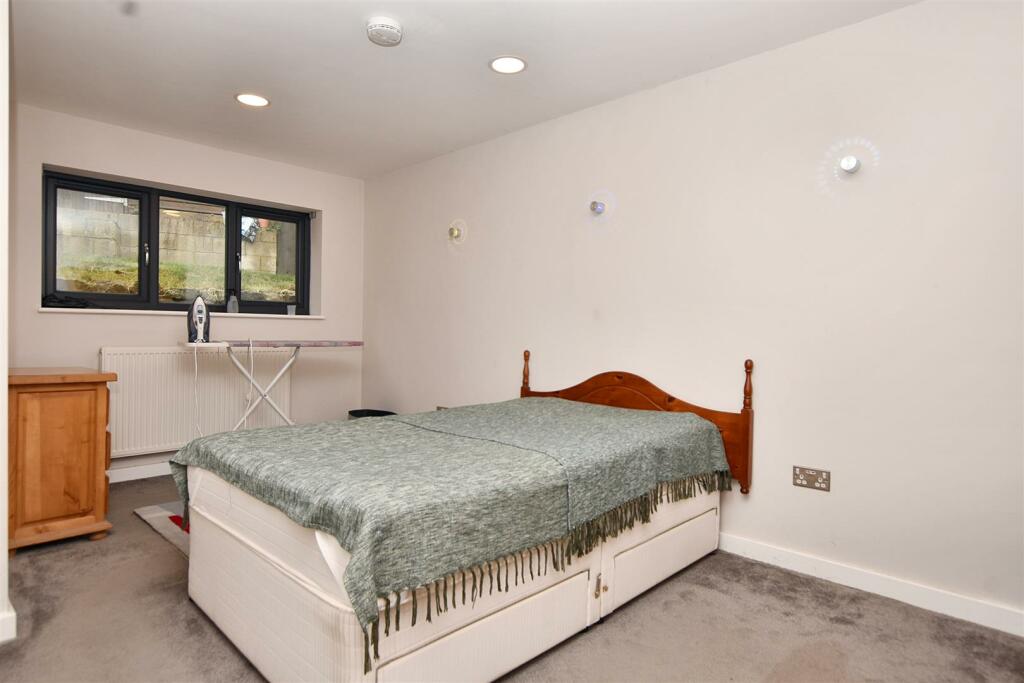 Property photo 33