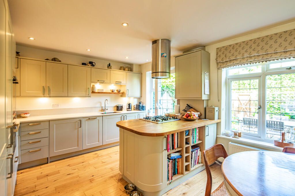 3 Bedroom Detached for sale in Reading, 6 Lardon Cottages | PropertyHeads